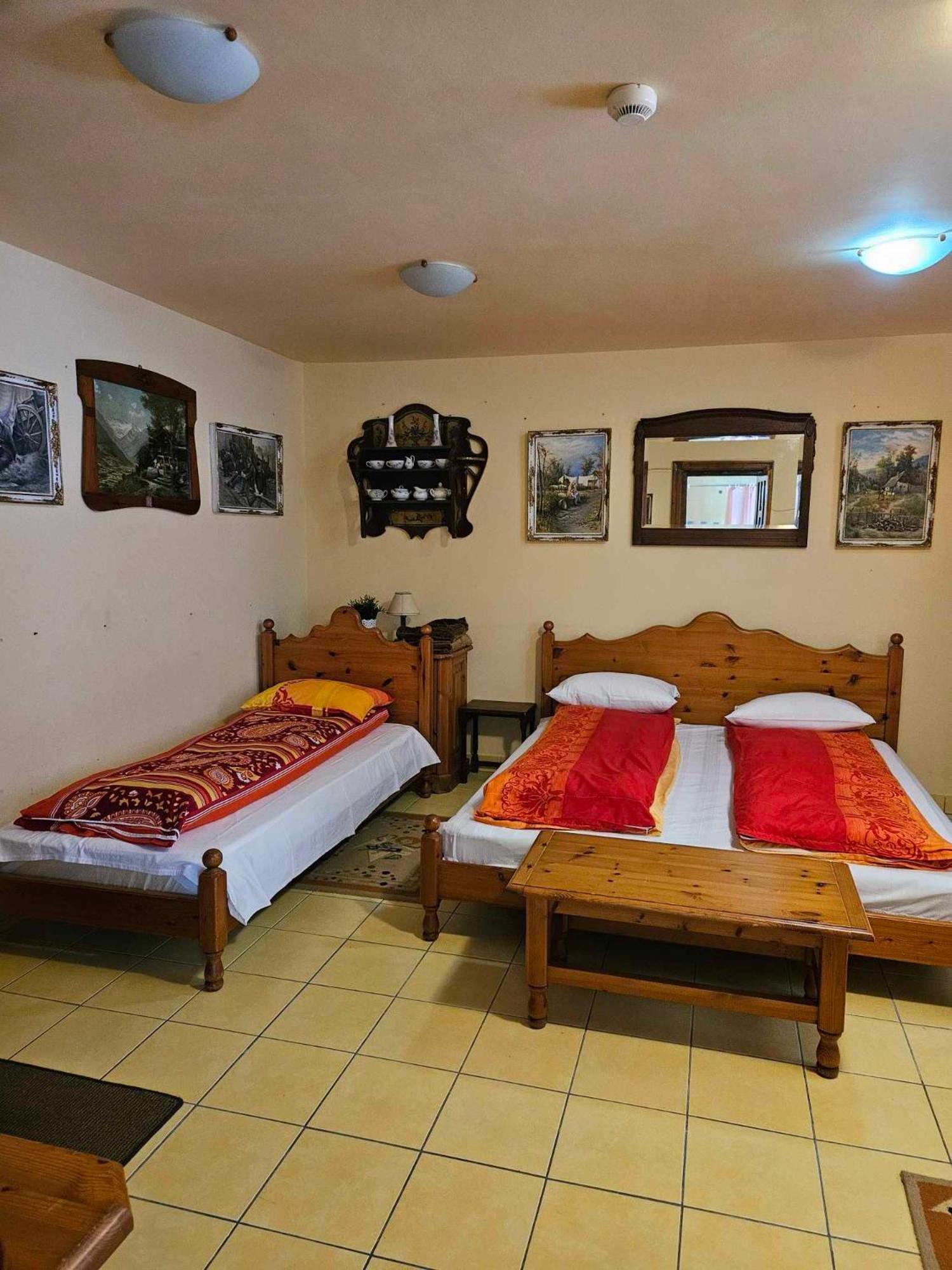 Panzio Anett Bed & Breakfast Pietroasa  Exterior foto