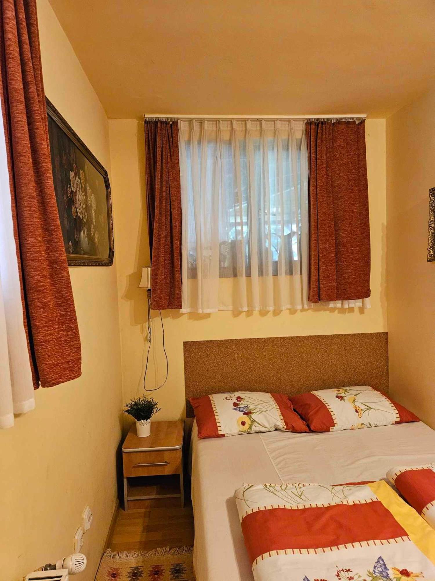 Panzio Anett Bed & Breakfast Pietroasa  Exterior foto