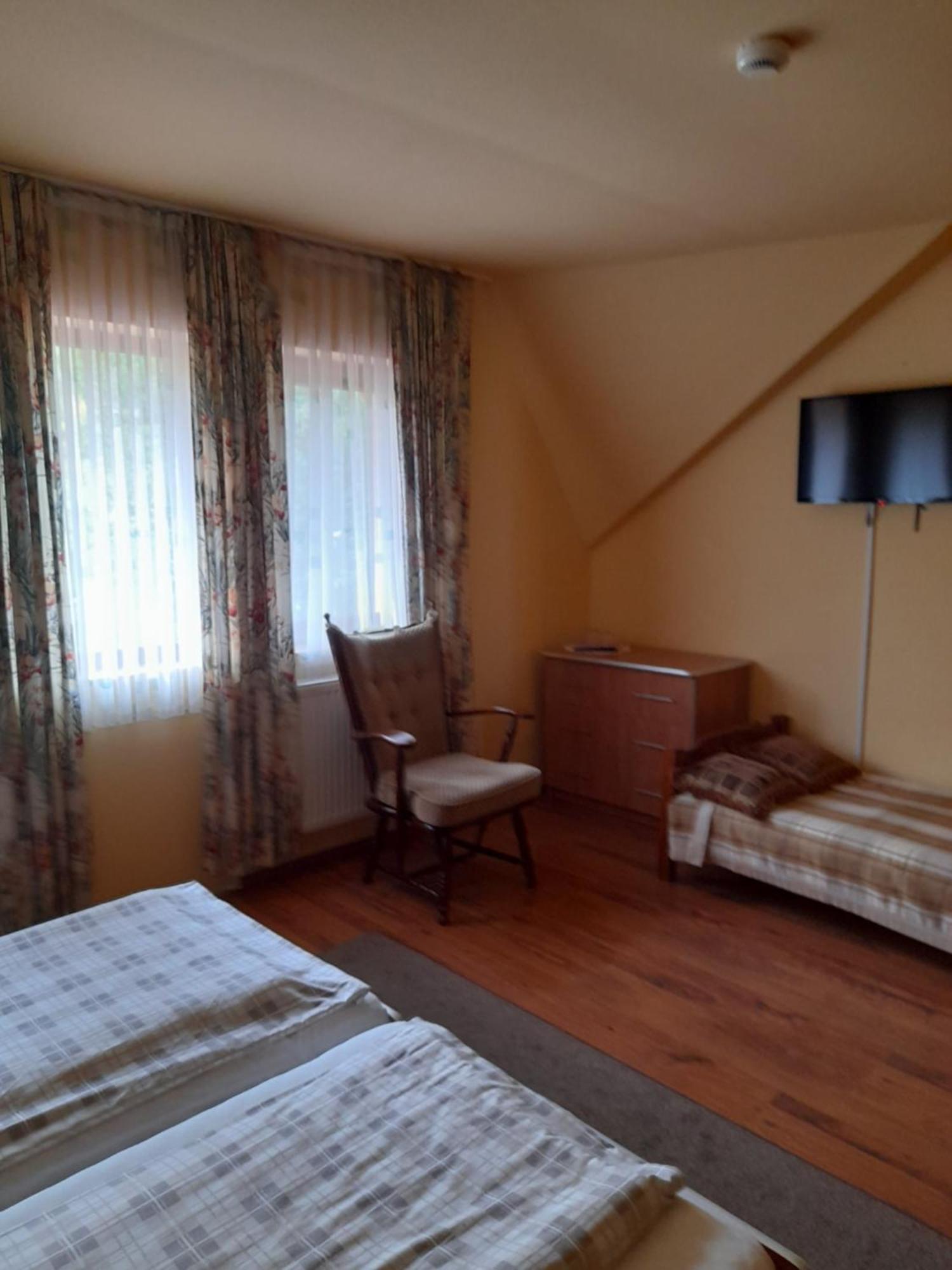 Panzio Anett Bed & Breakfast Pietroasa  Exterior foto