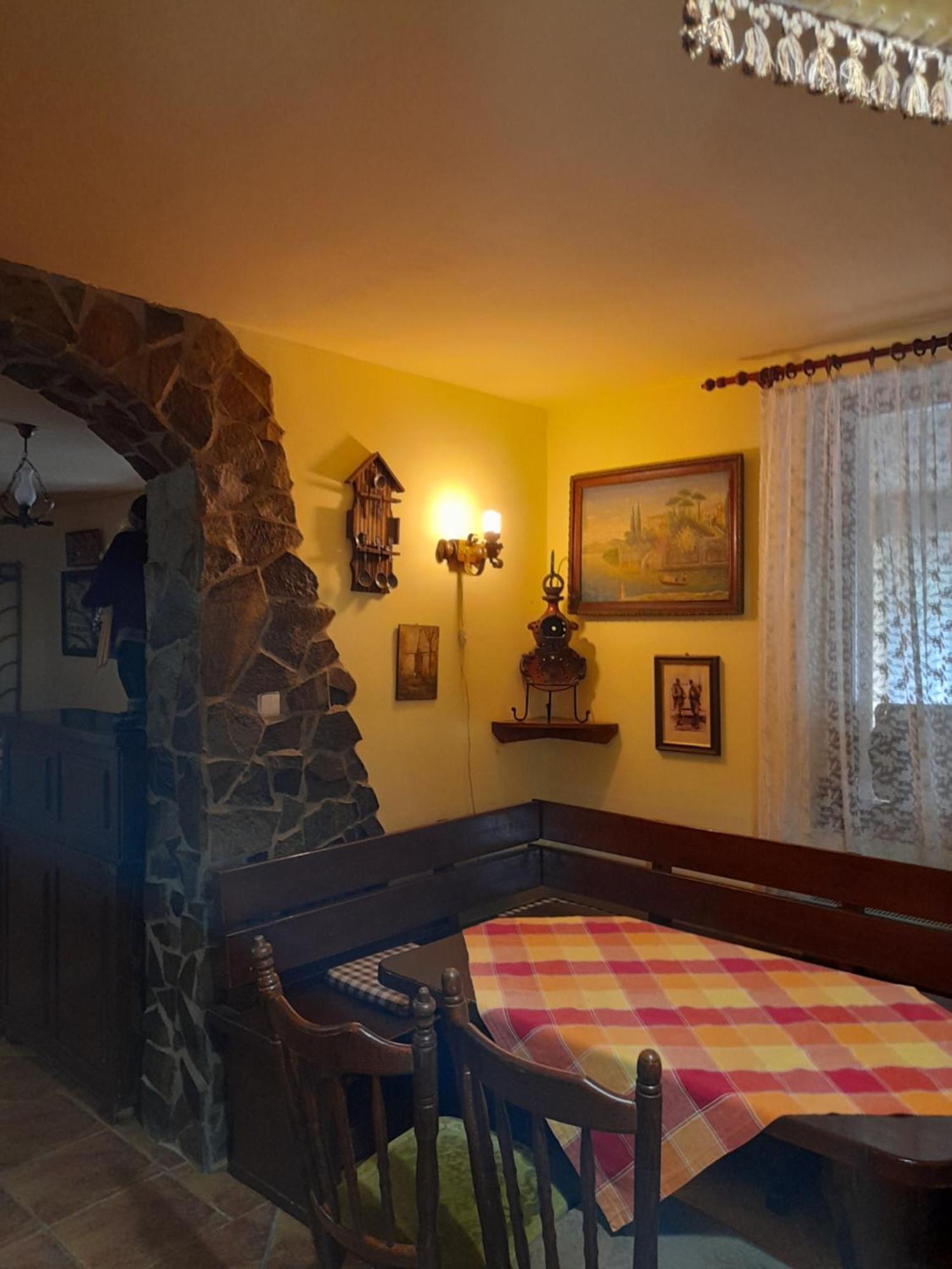Panzio Anett Bed & Breakfast Pietroasa  Exterior foto